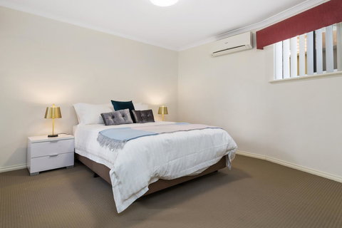 Como South Perth Villa - Sunshine Coast Tourism 28