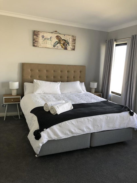 The Shak Kalbarri - Holiday Sunshine Coast 11