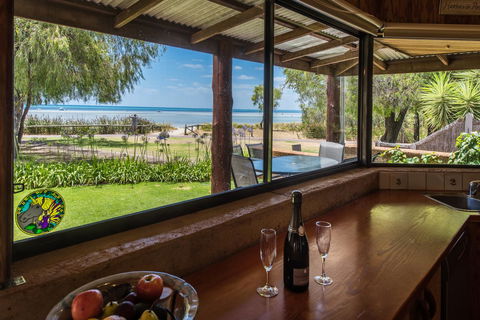 Beach House Dunsborough - Sunshine Coast Tourism 5