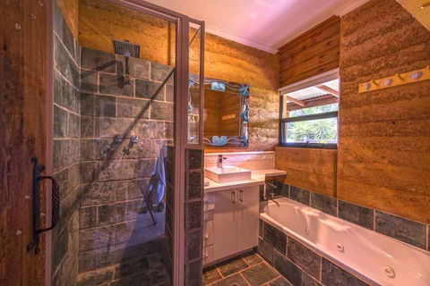 Beach House Dunsborough - Sunshine Coast Tourism 19