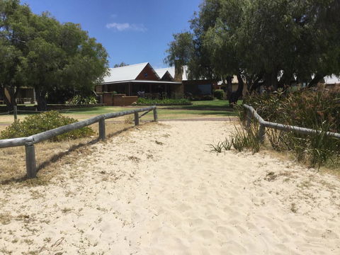 Beach House Dunsborough - Sunshine Coast Tourism 17
