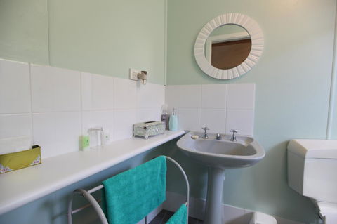 Jacaranda Guest House - Holiday Sunshine Coast 9