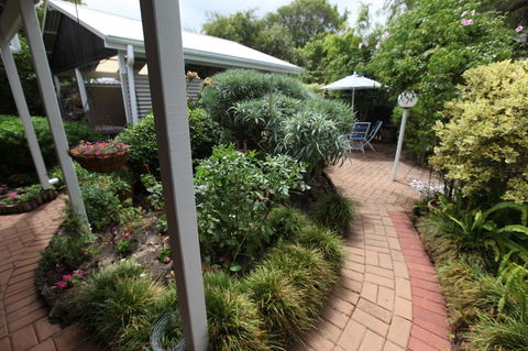Jacaranda Guest House - Holiday Sunshine Coast 26