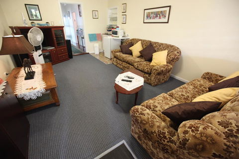 Jacaranda Guest House - Holiday Sunshine Coast 8