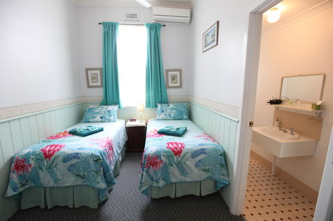 Jacaranda Guest House - Holiday Sunshine Coast 3