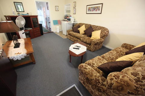 Jacaranda Guest House - Holiday Sunshine Coast 7