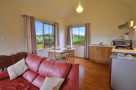 Balingup Highview Chalets - Holiday Sunshine Coast 4