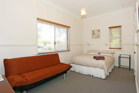 Busselton Guest House - Sunshine Coast Tourism 27
