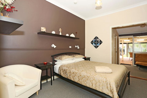 Busselton Guest House - Sunshine Coast Tourism 25