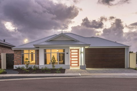 15 Cabot Close - Sunshine Coast Tourism 0