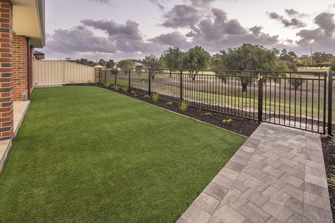 15 Cabot Close - Sunshine Coast Tourism 24