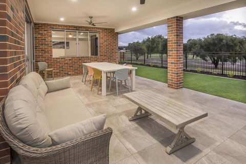 15 Cabot Close - Sunshine Coast Tourism 21