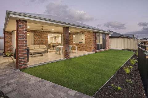 15 Cabot Close - Sunshine Coast Tourism 26