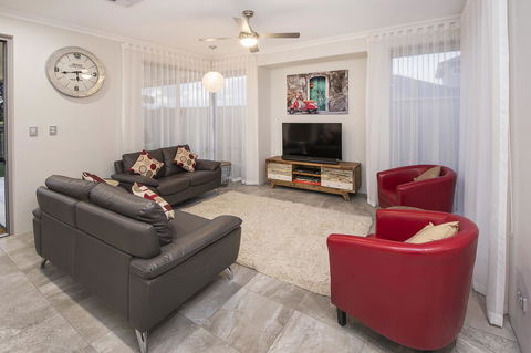 15 Cabot Close - Sunshine Coast Tourism 14