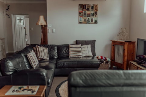 Bluebird Cottage - Sunshine Coast Tourism 17