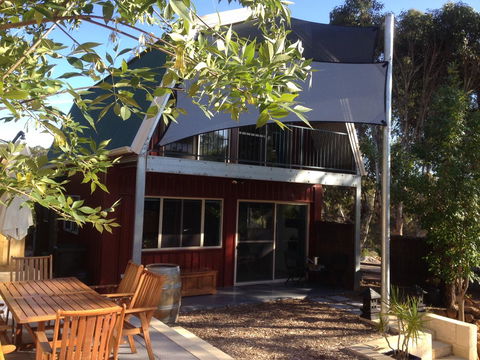 Dunsborough Barn Stay - Holiday Sunshine Coast 5