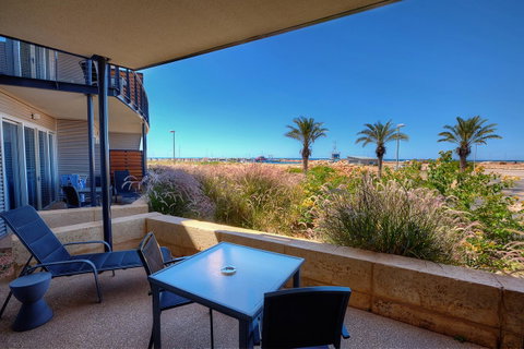 Mantarays Ningaloo Beach Resort - Sunshine Coast Tourism 12