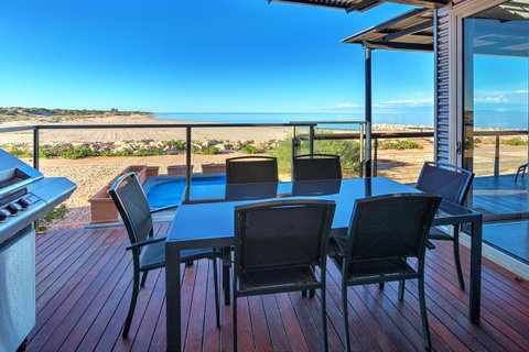 Mantarays Ningaloo Beach Resort - Sunshine Coast Tourism 6