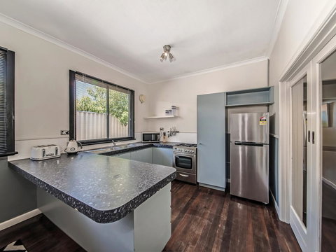 Panoramique Holiday Home With A View - Holiday Sunshine Coast 11