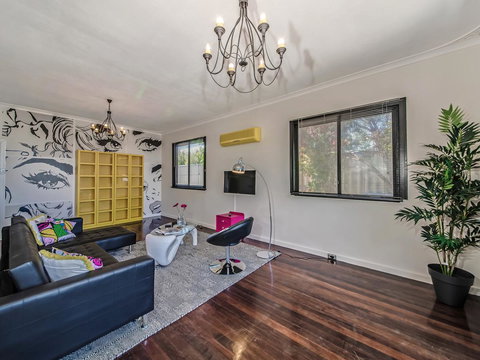 Panoramique Holiday Home With A View - Holiday Sunshine Coast 6