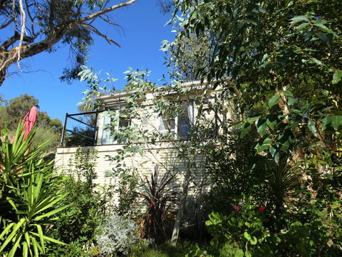 Treetops Cottage - Sunshine Coast Tourism 7