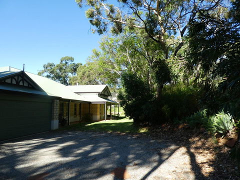 Treetops Cottage - Sunshine Coast Tourism 18