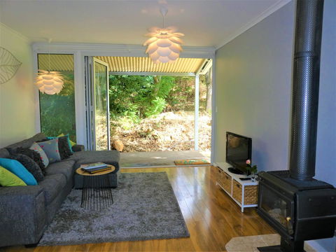 Treetops Cottage - Sunshine Coast Tourism 15