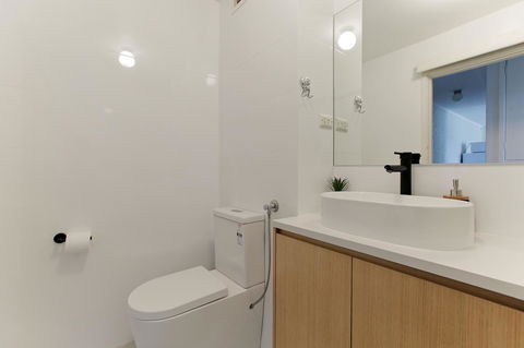 SEA BREEZE â€“ Between Cottesloe Beach & Swan River - Sunshine Coast Tourism 3