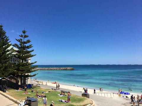 SEA BREEZE â€“ Between Cottesloe Beach & Swan River - Sunshine Coast Tourism 14