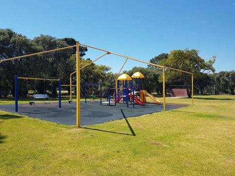 SEA BREEZE â€“ Between Cottesloe Beach & Swan River - Sunshine Coast Tourism 20