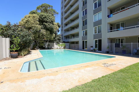 SEA BREEZE â€“ Between Cottesloe Beach & Swan River - Sunshine Coast Tourism 4