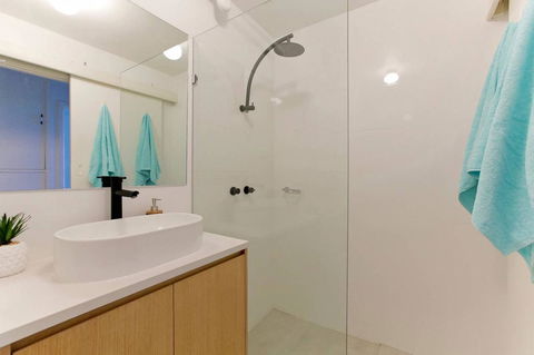 SEA BREEZE â€“ Between Cottesloe Beach & Swan River - Sunshine Coast Tourism 11