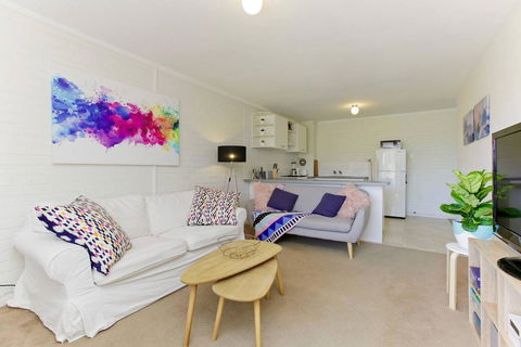 SEA BREEZE â€“ Between Cottesloe Beach & Swan River - Sunshine Coast Tourism 0