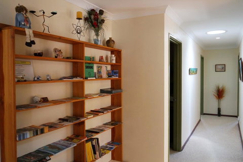 Eleebana Guest House - Sunshine Coast Tourism 42