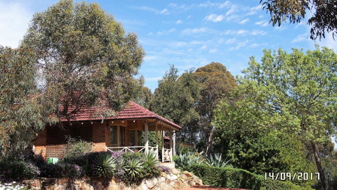 Eleebana Guest House - Sunshine Coast Tourism 18