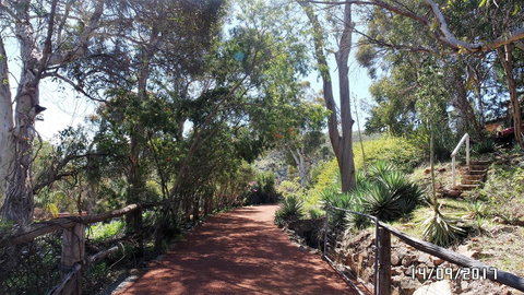 Eleebana Guest House - Sunshine Coast Tourism 13