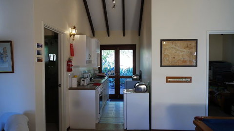 Eleebana Guest House - Sunshine Coast Tourism 22