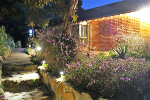 Eleebana Guest House - Sunshine Coast Tourism 38