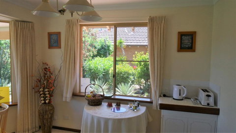 Eleebana Guest House - Sunshine Coast Tourism 28