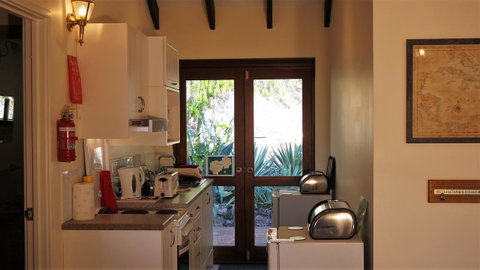 Eleebana Guest House - Sunshine Coast Tourism 20