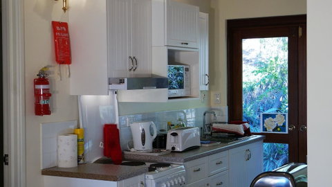 Eleebana Guest House - Sunshine Coast Tourism 26