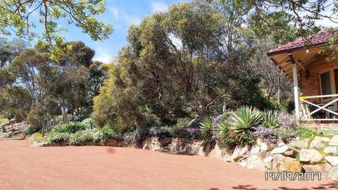 Eleebana Guest House - Sunshine Coast Tourism 10