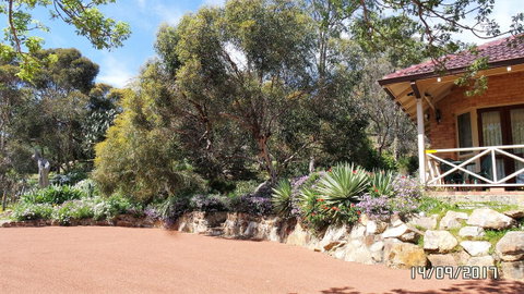 Eleebana Guest House - Sunshine Coast Tourism 11