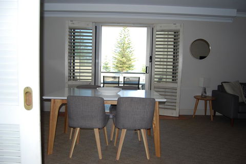 Absolute Beachfront Scarborough - Holiday Sunshine Coast 3