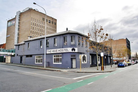 The Hive Hostel - Traveler Friendly, Passport Only - Holiday Sunshine Coast 38