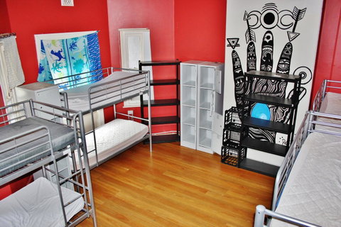 The Hive Hostel - Traveler Friendly, Passport Only - Holiday Sunshine Coast 37