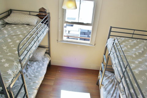 The Hive Hostel - Traveler Friendly, Passport Only - Holiday Sunshine Coast 39
