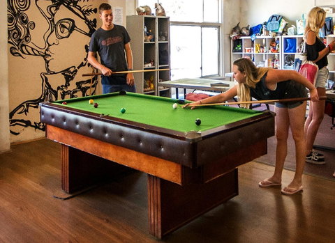 The Hive Hostel - Traveler Friendly, Passport Only - Holiday Sunshine Coast 0