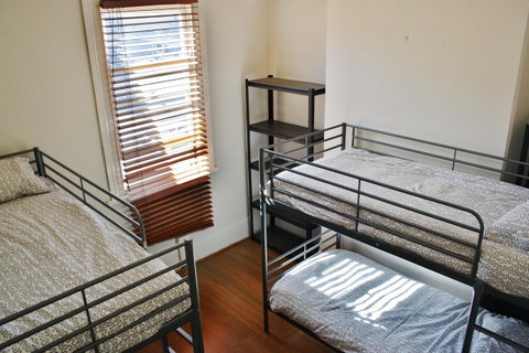 The Hive Hostel - Traveler Friendly, Passport Only - Holiday Sunshine Coast 34