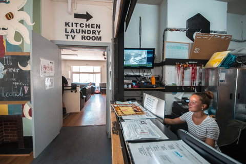 The Hive Hostel - Traveler Friendly, Passport Only - Holiday Sunshine Coast 14